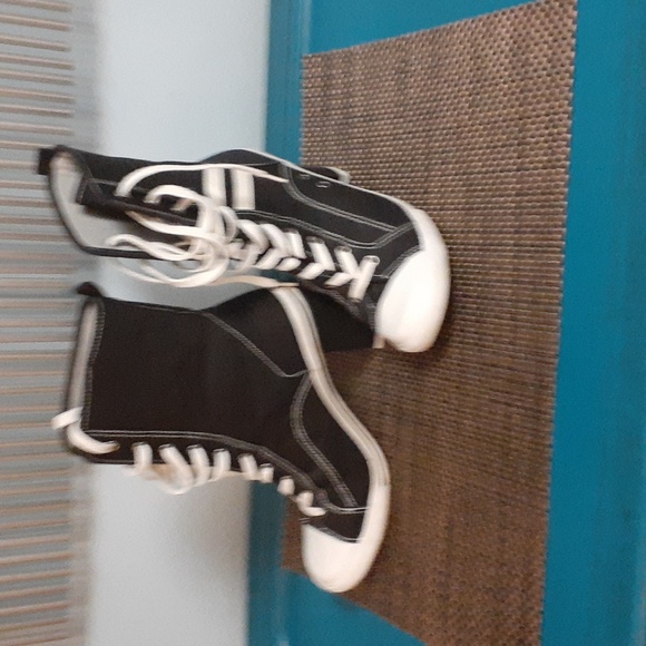 vintage! high heel sneakers mint condition! - Picture 2 of 3